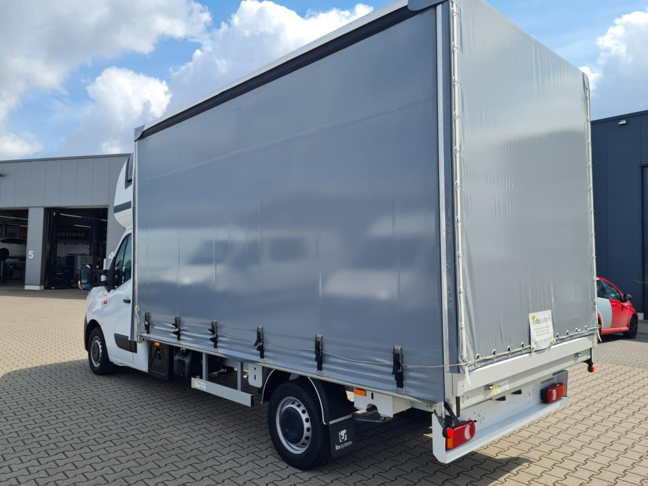 Renault Master 35 Pritsche Schiebe Plane Schlafkab. STHZ - כלי רכב מסחרי עם וילונות צד: תמונה 5 Renault Master 35 Pritsche Schiebe Plane Schlafkab. STHZ - כלי רכב מסחרי עם וילונות צד: תמונה 5