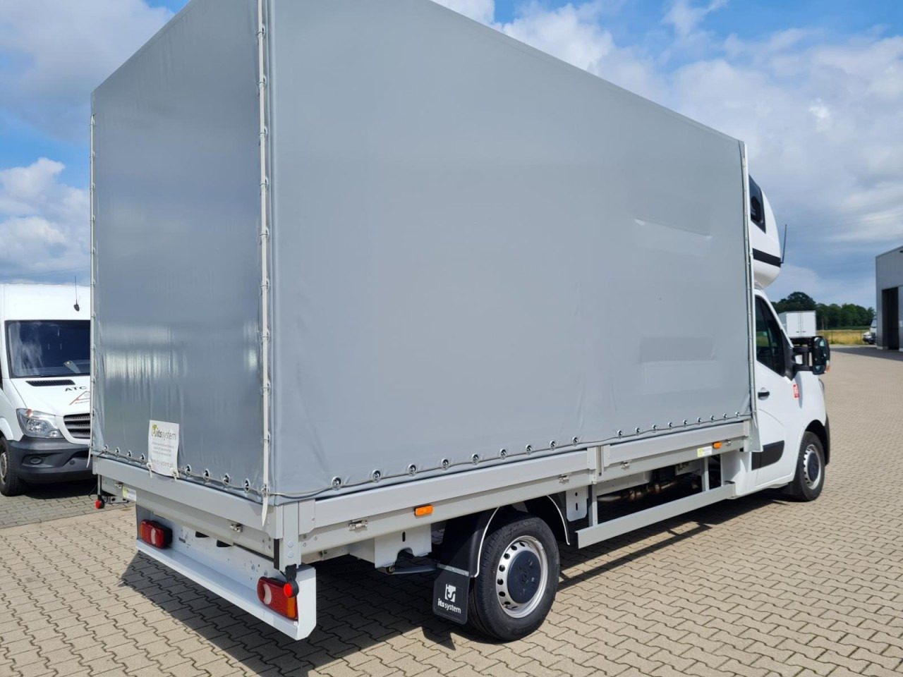 Renault Master 35 Pritsche Schiebe Plane Schlafkab. STHZ - כלי רכב מסחרי עם וילונות צד: תמונה 4 Renault Master 35 Pritsche Schiebe Plane Schlafkab. STHZ - כלי רכב מסחרי עם וילונות צד: תמונה 4