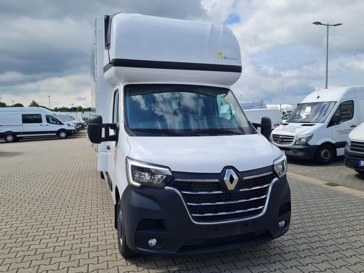 Renault Master 35 Pritsche Schiebe Plane Schlafkab. STHZ - כלי רכב מסחרי עם וילונות צד: תמונה 2 Renault Master 35 Pritsche Schiebe Plane Schlafkab. STHZ - כלי רכב מסחרי עם וילונות צד: תמונה 2