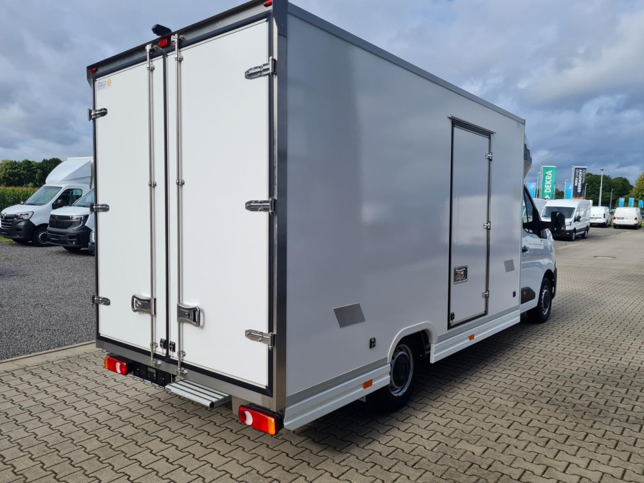 Renault Master New 35 Tiefrahmen Koffer dCi 170 KAMERA - כלי רכב מסחרי עם תיבה: תמונה 4 Renault Master New 35 Tiefrahmen Koffer dCi 170 KAMERA - כלי רכב מסחרי עם תיבה: תמונה 4