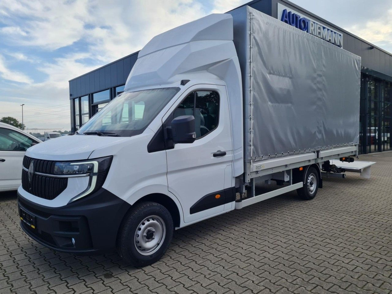 Renault Master Pritsche Schiebe Plane LBW 10 Pal. Luftfe - כלי רכב מסחרי עם וילונות צד: תמונה 3 Renault Master Pritsche Schiebe Plane LBW 10 Pal. Luftfe - כלי רכב מסחרי עם וילונות צד: תמונה 3