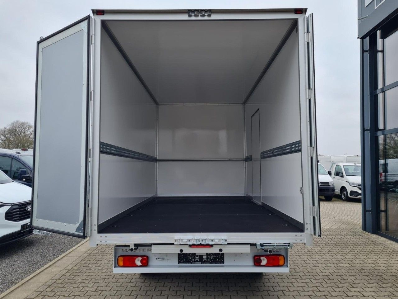 Renault New Master 35 Möbel Koffer KLIMA LUFTFEDER TEMPO - כלי רכב מסחרי עם תיבה: תמונה 5 Renault New Master 35 Möbel Koffer KLIMA LUFTFEDER TEMPO - כלי רכב מסחרי עם תיבה: תמונה 5