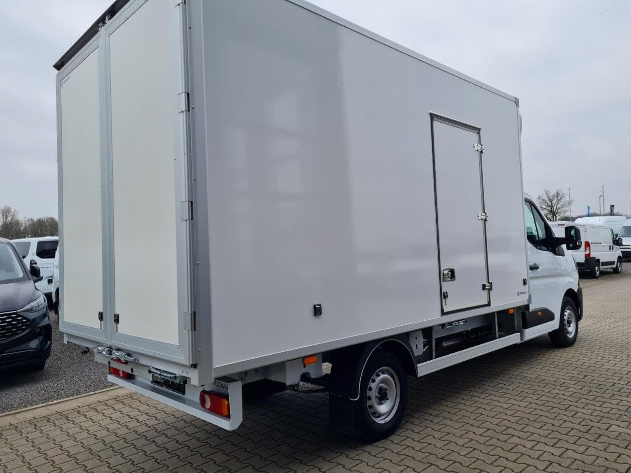 Renault New Master 35 Möbel Koffer KLIMA LUFTFEDER TEMPO - כלי רכב מסחרי עם תיבה: תמונה 4 Renault New Master 35 Möbel Koffer KLIMA LUFTFEDER TEMPO - כלי רכב מסחרי עם תיבה: תמונה 4