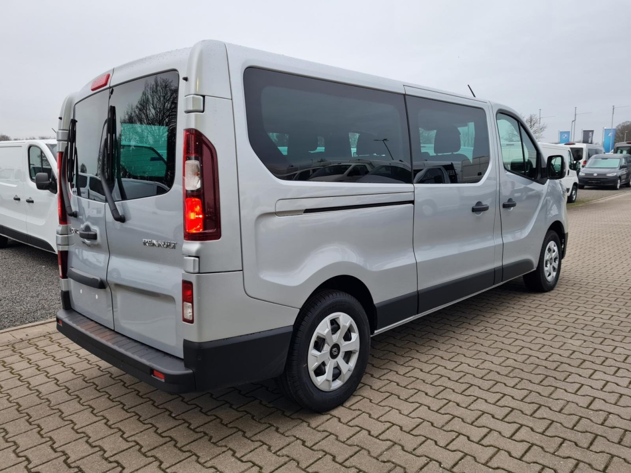 Renault Trafic Kombi 9-Sitze L2 Grand Equilibre KLIMA TEMPOMAT - כלי רכב מסחרי קומבי: תמונה 4 Renault Trafic Kombi 9-Sitze L2 Grand Equilibre KLIMA TEMPOMAT - כלי רכב מסחרי קומבי: תמונה 4
