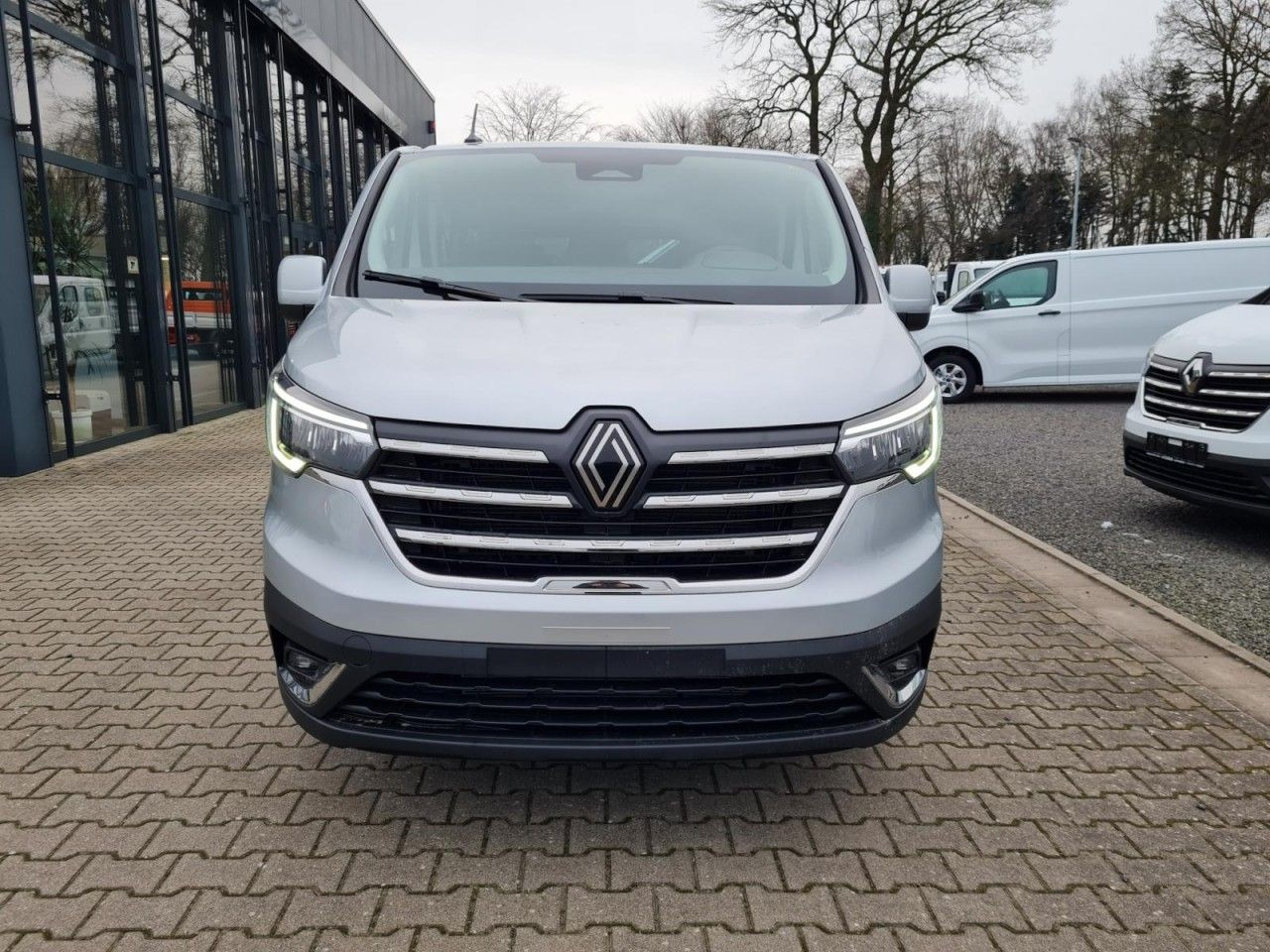 Renault Trafic Kombi 9-Sitze L2 Grand Equilibre KLIMA TE - מכונית: תמונה 2 Renault Trafic Kombi 9-Sitze L2 Grand Equilibre KLIMA TE - מכונית: תמונה 2