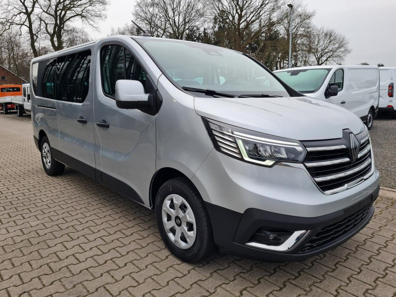 Renault Trafic Kombi 9-Sitze L2 Grand Equilibre KLIMA TE - מכונית: תמונה 3 Renault Trafic Kombi 9-Sitze L2 Grand Equilibre KLIMA TE - מכונית: תמונה 3