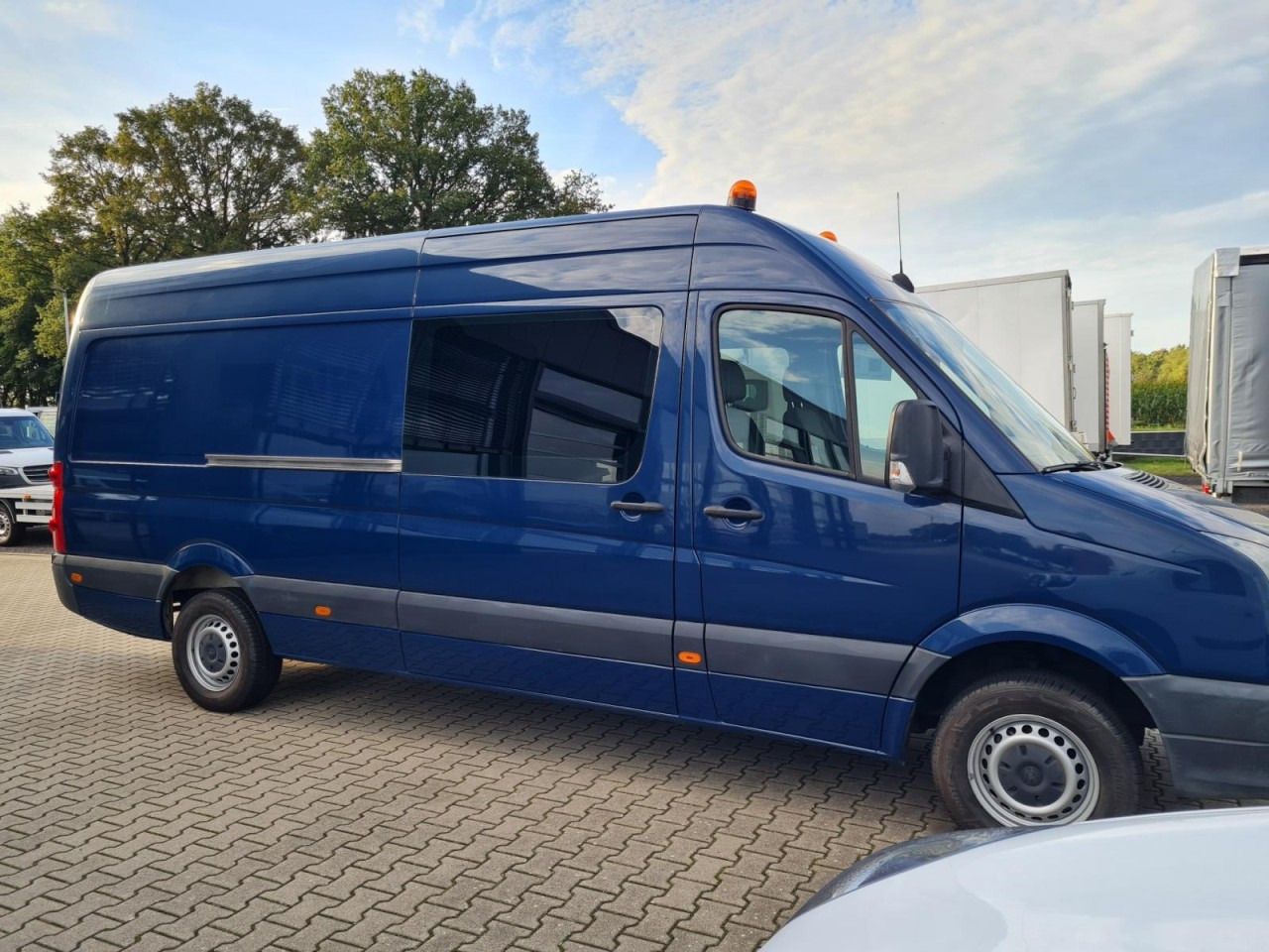 Volkswagen Crafter 35 Kasten Doka 5 Sitze AHK 3.5to REGALSYSTEM - כלי רכב מסחרי עם לוח, כלי רכב מסחרי קומבי: תמונה 3 Volkswagen Crafter 35 Kasten Doka 5 Sitze AHK 3.5to REGALSYSTEM - כלי רכב מסחרי עם לוח, כלי רכב מסחרי קומבי: תמונה 3