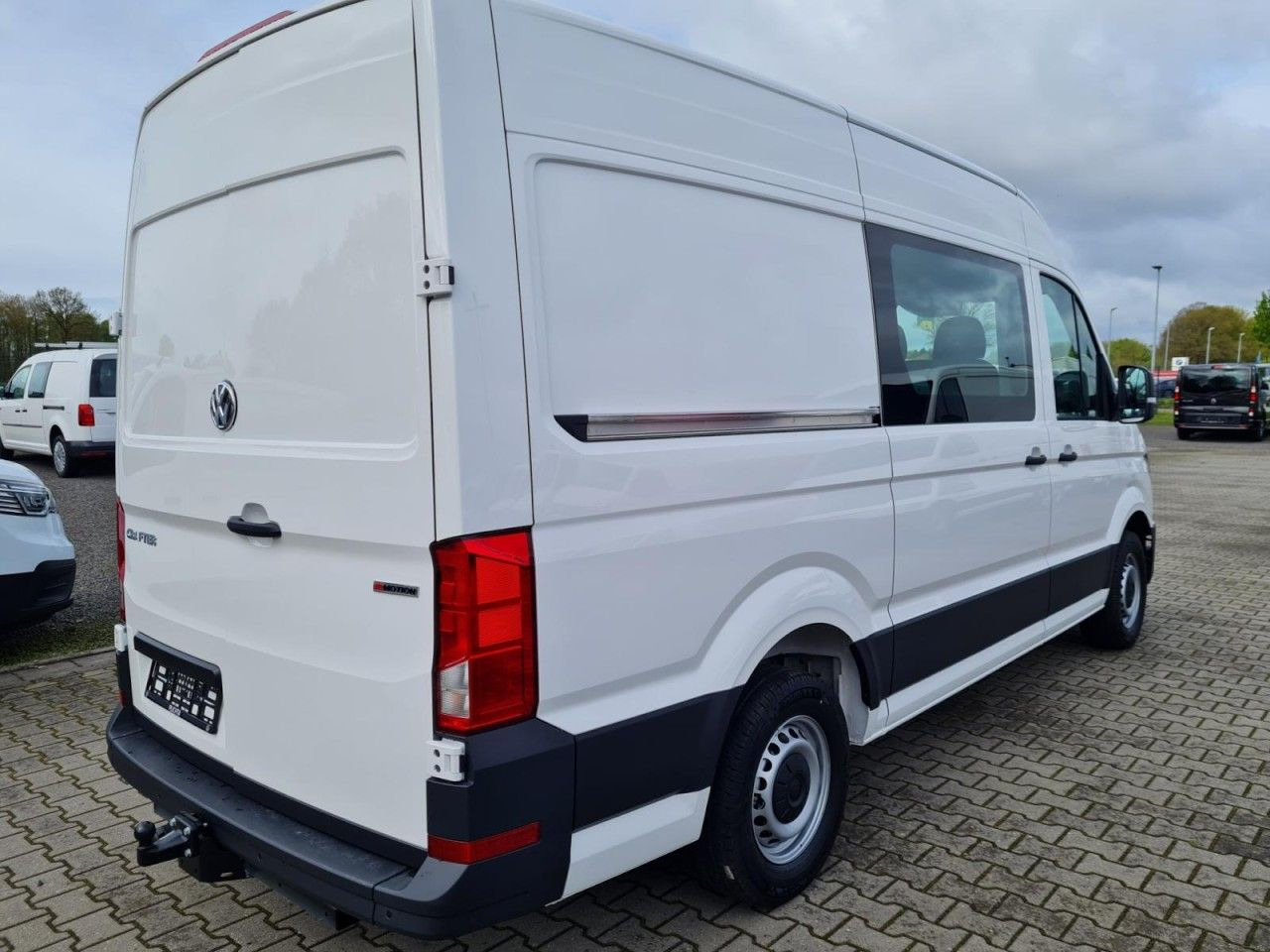 Volkswagen Crafter 35 Kasten PLUS MIXTO DOKA 4motion L3H3 - כלי רכב מסחרי עם לוח, כלי רכב מסחרי קומבי: תמונה 4 Volkswagen Crafter 35 Kasten PLUS MIXTO DOKA 4motion L3H3 - כלי רכב מסחרי עם לוח, כלי רכב מסחרי קומבי: תמונה 4