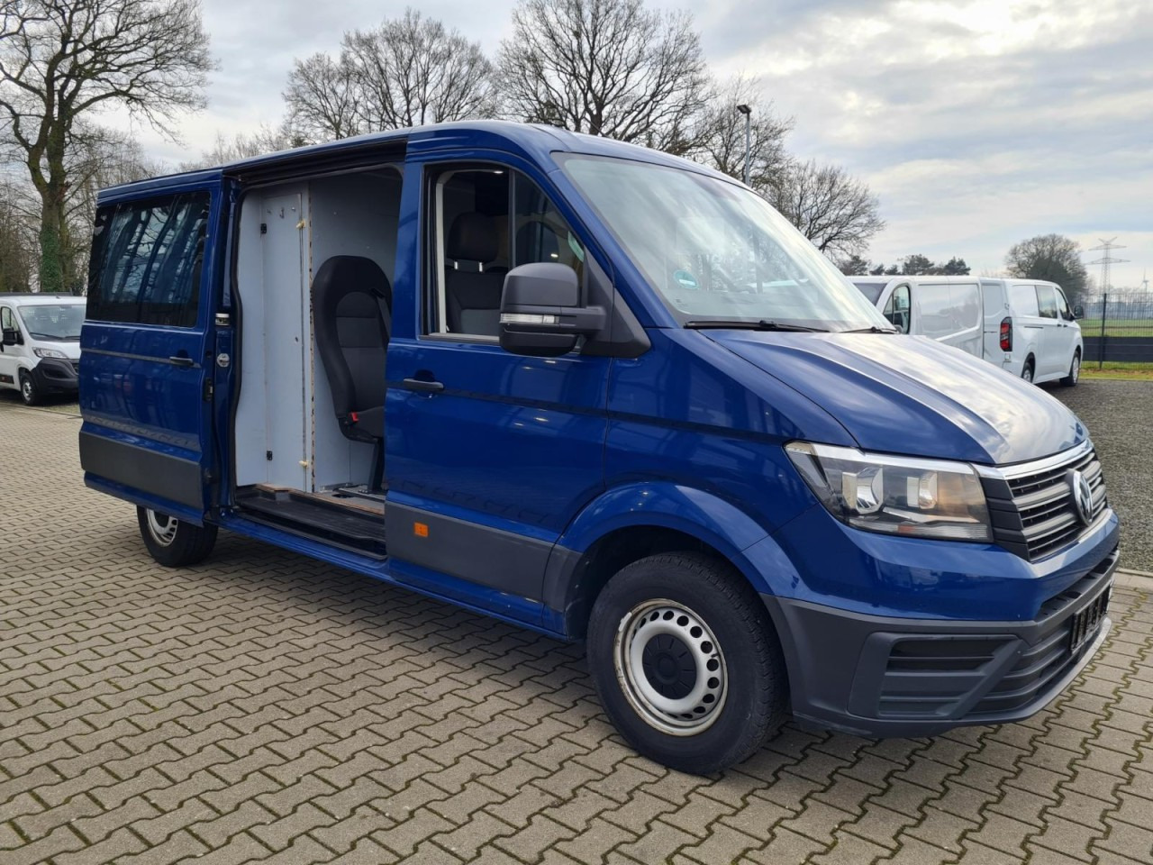 Volkswagen Crafter 35 Kasten Plus Doka mixto NAVI AHK 6 Sitzer - כלי רכב מסחרי עם לוח, כלי רכב מסחרי קומבי: תמונה 4 Volkswagen Crafter 35 Kasten Plus Doka mixto NAVI AHK 6 Sitzer - כלי רכב מסחרי עם לוח, כלי רכב מסחרי קומבי: תמונה 4