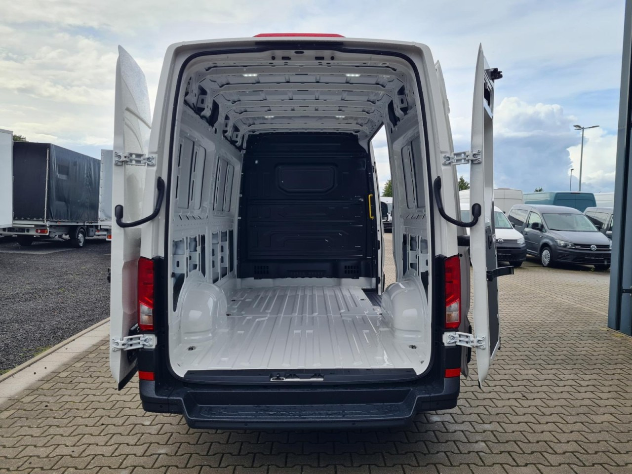 Volkswagen Crafter 35 Kasten TDI MR PDC KLIMA Tempomat L3H3 - כלי רכב מסחרי עם לוח: תמונה 5 Volkswagen Crafter 35 Kasten TDI MR PDC KLIMA Tempomat L3H3 - כלי רכב מסחרי עם לוח: תמונה 5