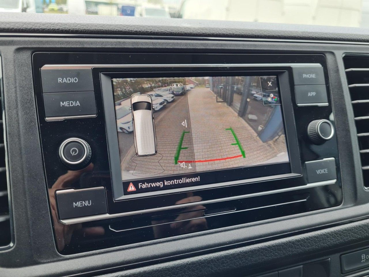 כלי רכב מסחרי עם לוח Volkswagen Crafter 35 Kasten lang L4H2 KLIMA NAVI_APP HOLZB: תמונה 11