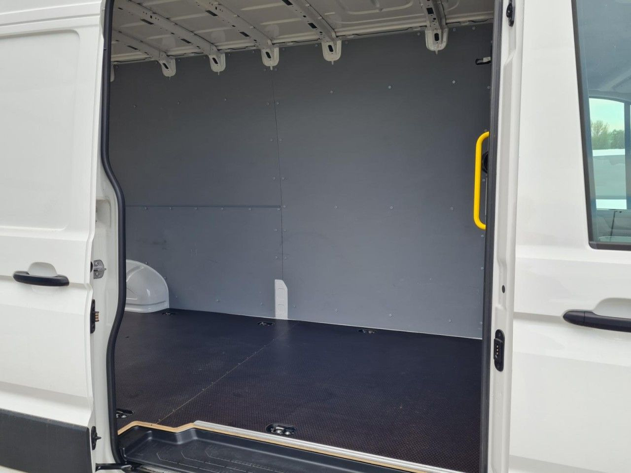 כלי רכב מסחרי עם לוח Volkswagen Crafter 35 Kasten lang L4H2 KLIMA NAVI_APP HOLZB: תמונה 19