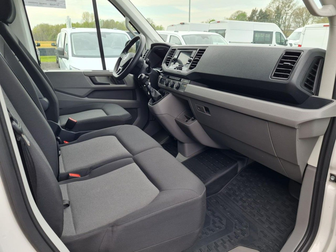 כלי רכב מסחרי עם לוח Volkswagen Crafter 35 Kasten lang L4H2 KLIMA NAVI_APP HOLZB: תמונה 15