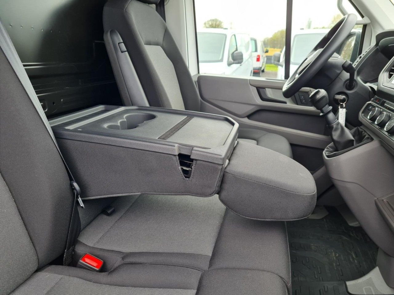 כלי רכב מסחרי עם לוח Volkswagen Crafter 35 Kasten lang L4H2 KLIMA NAVI_APP HOLZB: תמונה 16