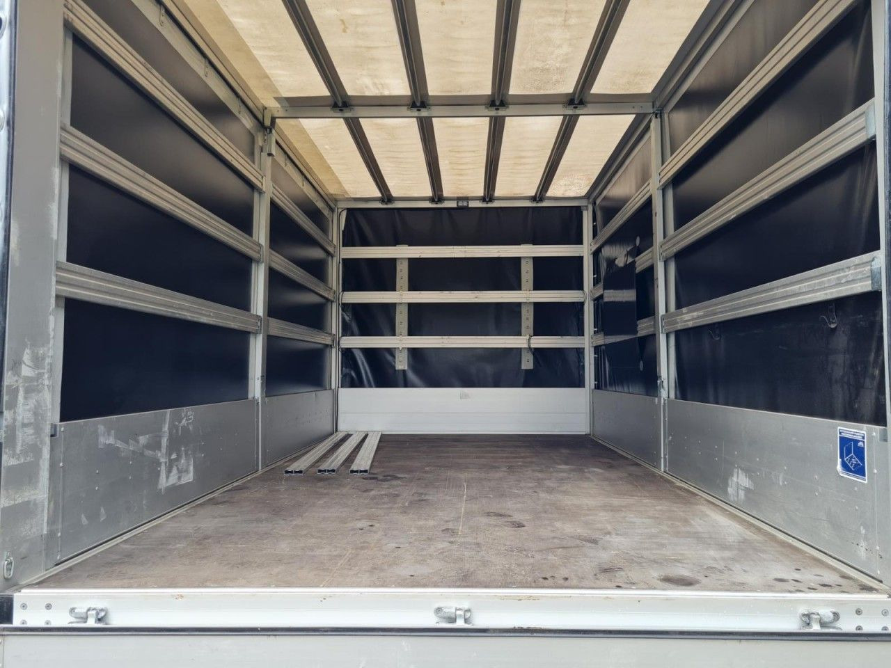 Volkswagen Crafter 35 Pritsche Schlafkabine LED TEMPOMAT - כלי רכב מסחרי עם וילונות צד: תמונה 5 Volkswagen Crafter 35 Pritsche Schlafkabine LED TEMPOMAT - כלי רכב מסחרי עם וילונות צד: תמונה 5