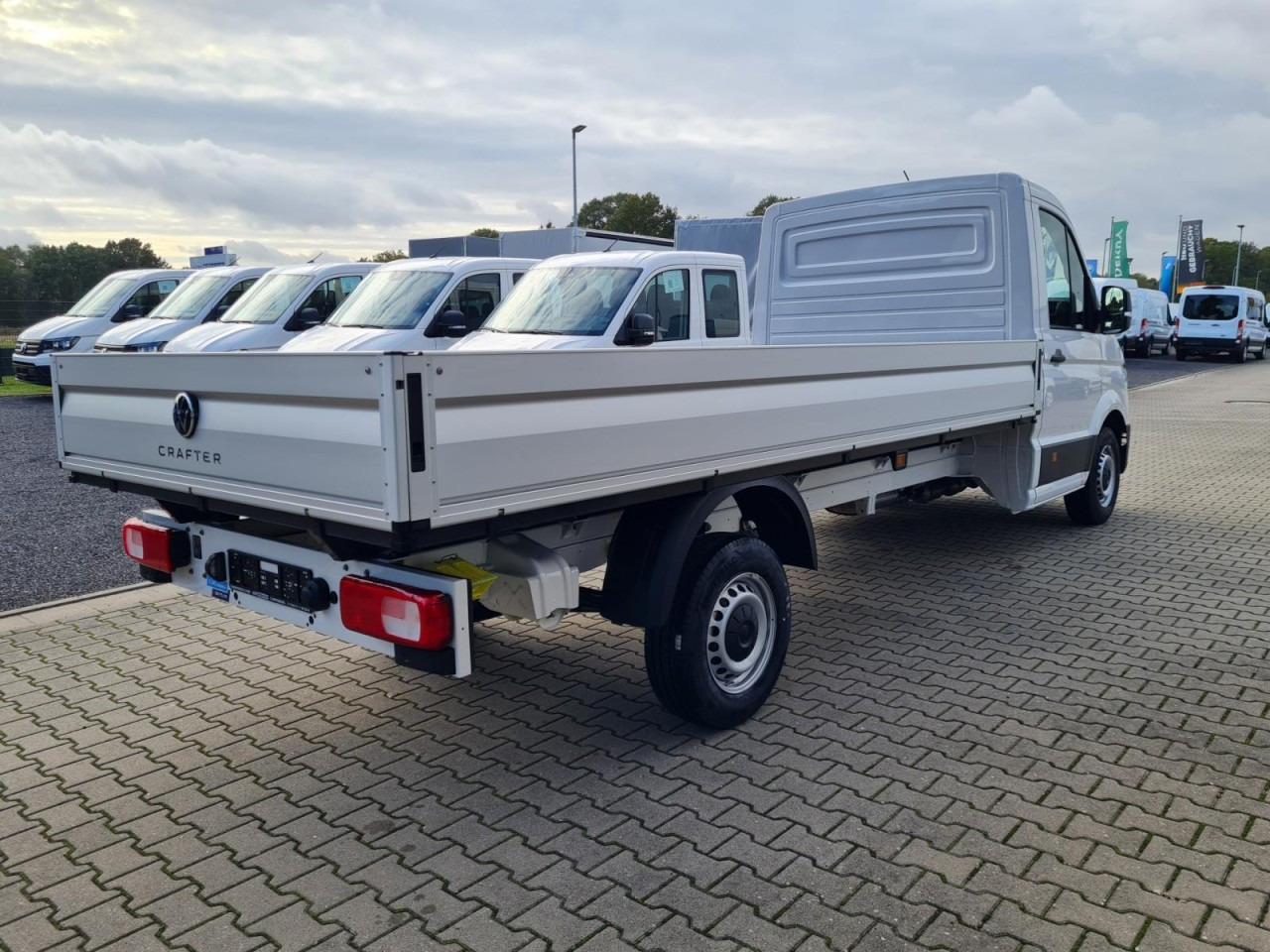 Volkswagen Crafter 35 Pritsche Tdi LR L4 KLIMA TEMPOMAT - כלי רכב מסחרי במיטה שטוחה: תמונה 4 Volkswagen Crafter 35 Pritsche Tdi LR L4 KLIMA TEMPOMAT - כלי רכב מסחרי במיטה שטוחה: תמונה 4