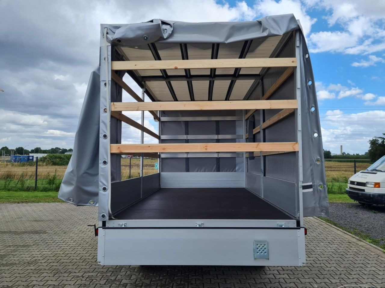 Volkswagen Crafter 35 TDI Pritsche Schiebe Plane ERGO LED T - כלי רכב מסחרי עם וילונות צד: תמונה 5 Volkswagen Crafter 35 TDI Pritsche Schiebe Plane ERGO LED T - כלי רכב מסחרי עם וילונות צד: תמונה 5