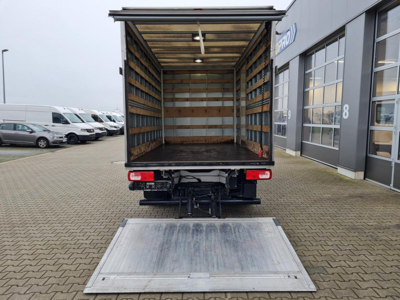 Volkswagen Crafter 50 Möbel Koffer LBW KLIMA KOMFORT - כלי רכב מסחרי עם תיבה: תמונה 5 Volkswagen Crafter 50 Möbel Koffer LBW KLIMA KOMFORT - כלי רכב מסחרי עם תיבה: תמונה 5