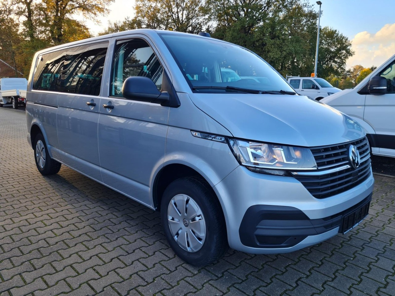 Volkswagen T6.1 Caravelle TDI lang 9 Sitzer 2 Schiebetüren Trendl. - מיניבוס, כלי רכב מסחרי לנוסעים: תמונה 3 Volkswagen T6.1 Caravelle TDI lang 9 Sitzer 2 Schiebetüren Trendl. - מיניבוס, כלי רכב מסחרי לנוסעים: תמונה 3