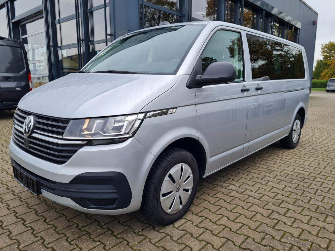 Volkswagen T6.1 Caravelle TDI lang 9 Sitzer 2 Schiebetüren Trendl. - מיניבוס, כלי רכב מסחרי לנוסעים: תמונה 1 Volkswagen T6.1 Caravelle TDI lang 9 Sitzer 2 Schiebetüren Trendl. - מיניבוס, כלי רכב מסחרי לנוסעים: תמונה 1