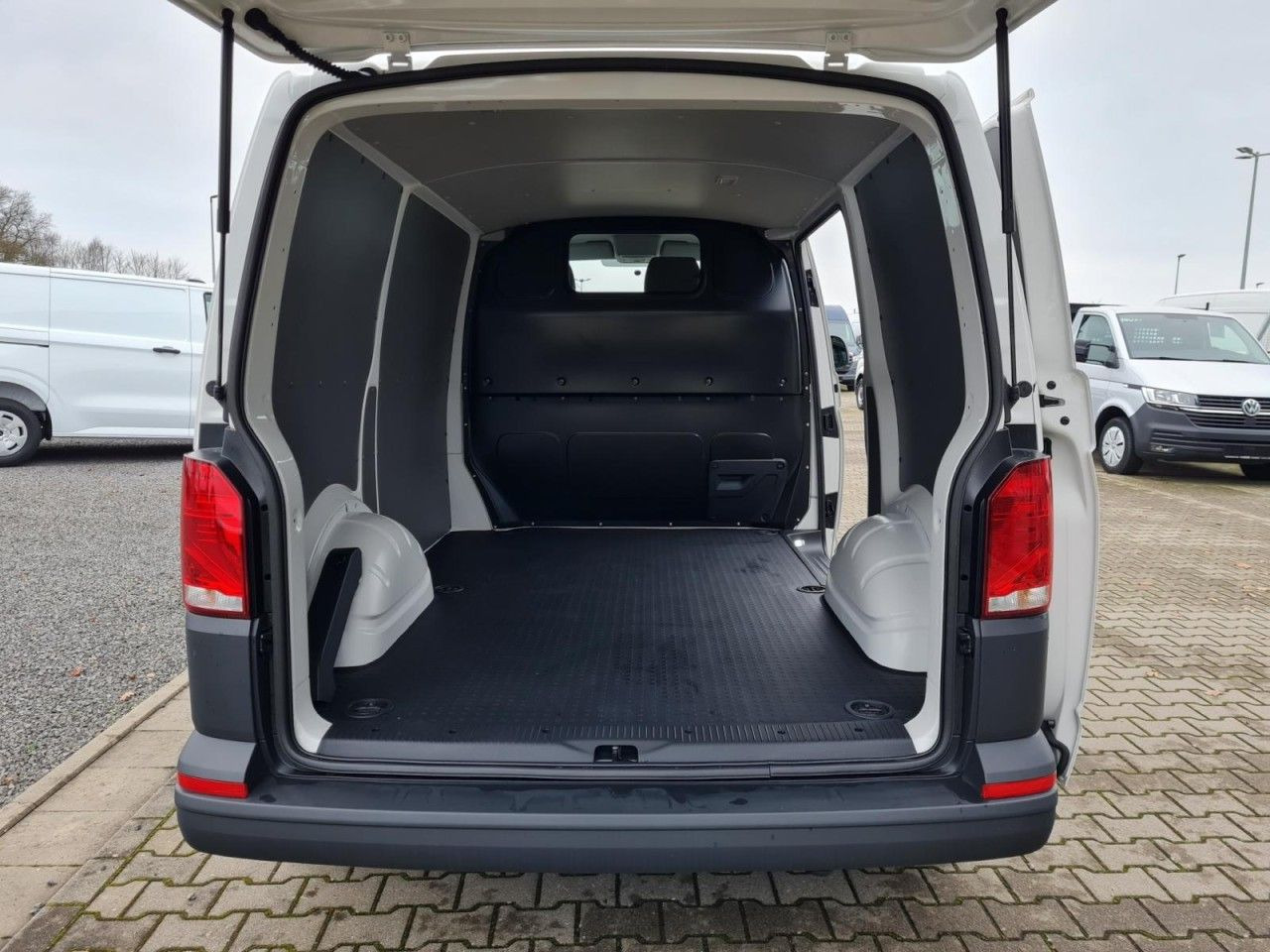 Volkswagen T6.1 Kasten L1 KR Heckklappe KAMERA KLIMA ALLWET - כלי רכב מסחרי קטן: תמונה 5 Volkswagen T6.1 Kasten L1 KR Heckklappe KAMERA KLIMA ALLWET - כלי רכב מסחרי קטן: תמונה 5