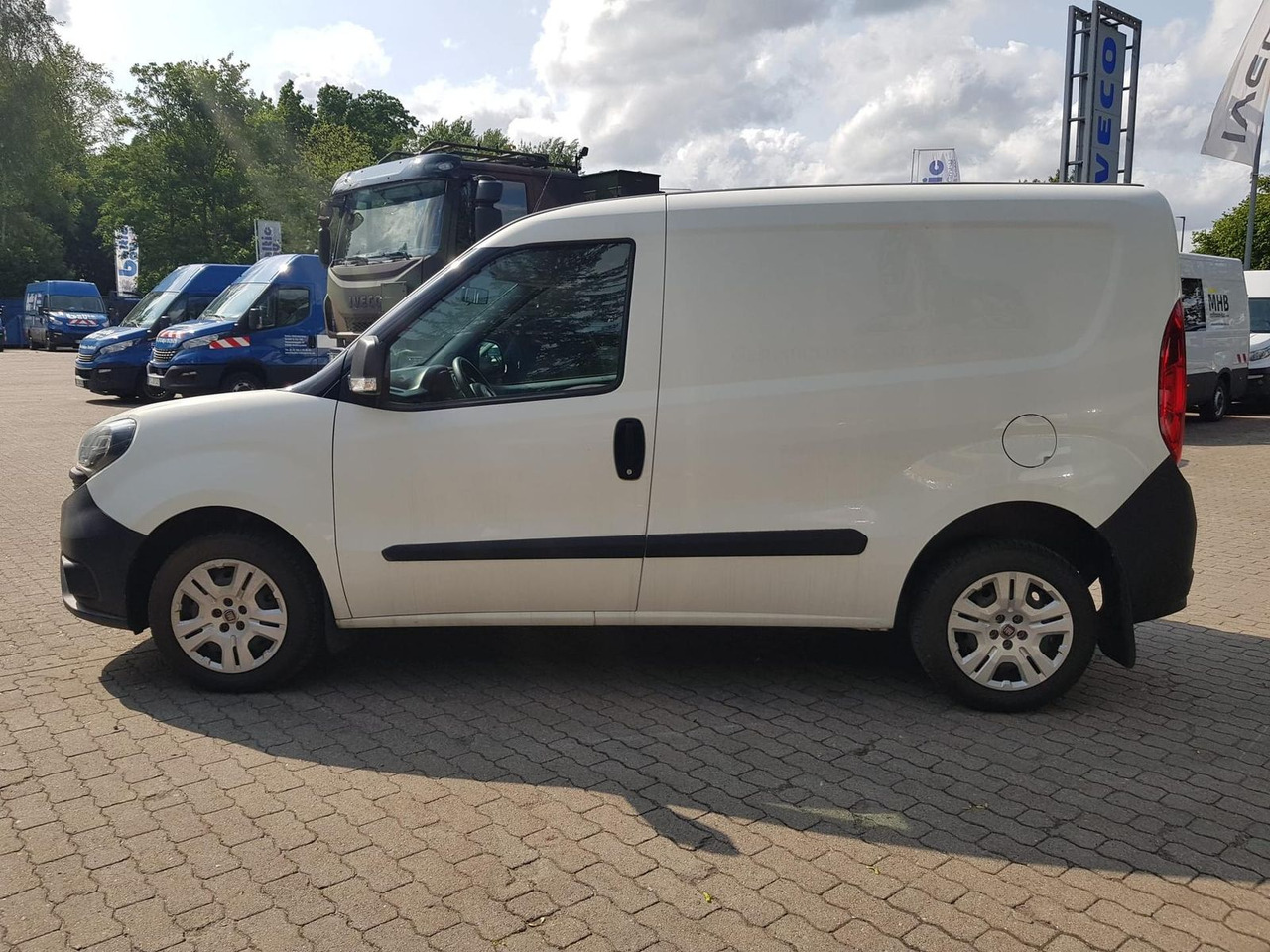 Fiat Doblo Kastenwagen SX 1.3 Klima, Radio mit Nav... - כלי רכב מסחרי לנוסעים: תמונה 2 Fiat Doblo Kastenwagen SX 1.3 Klima, Radio mit Nav... - כלי רכב מסחרי לנוסעים: תמונה 2