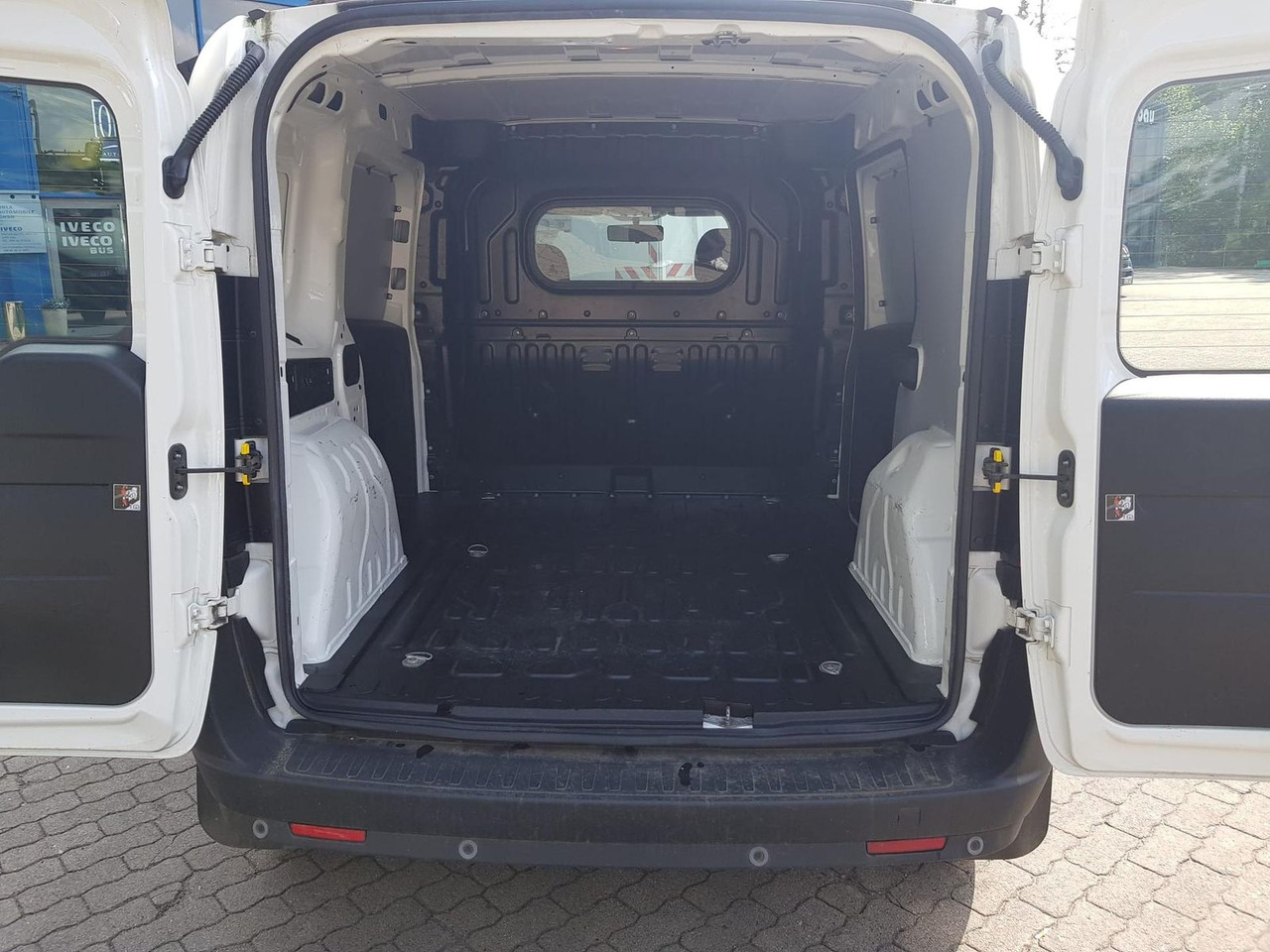 Fiat Doblo Kastenwagen SX 1.3 Klima, Radio mit Nav... - כלי רכב מסחרי לנוסעים: תמונה 5 Fiat Doblo Kastenwagen SX 1.3 Klima, Radio mit Nav... - כלי רכב מסחרי לנוסעים: תמונה 5