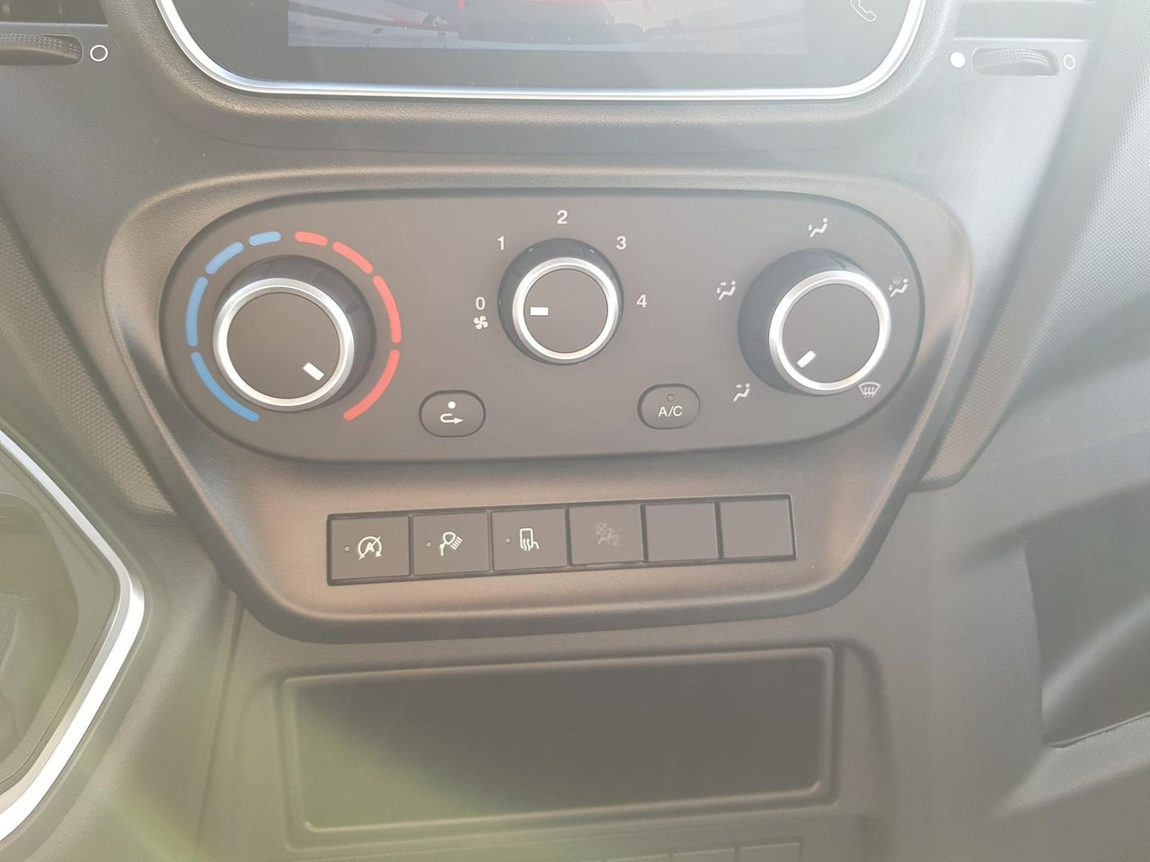 כלי רכב מסחרי עם לוח Iveco Daily 35S14A8 V Y mit Rückfahrkamera und Radi...: תמונה 15