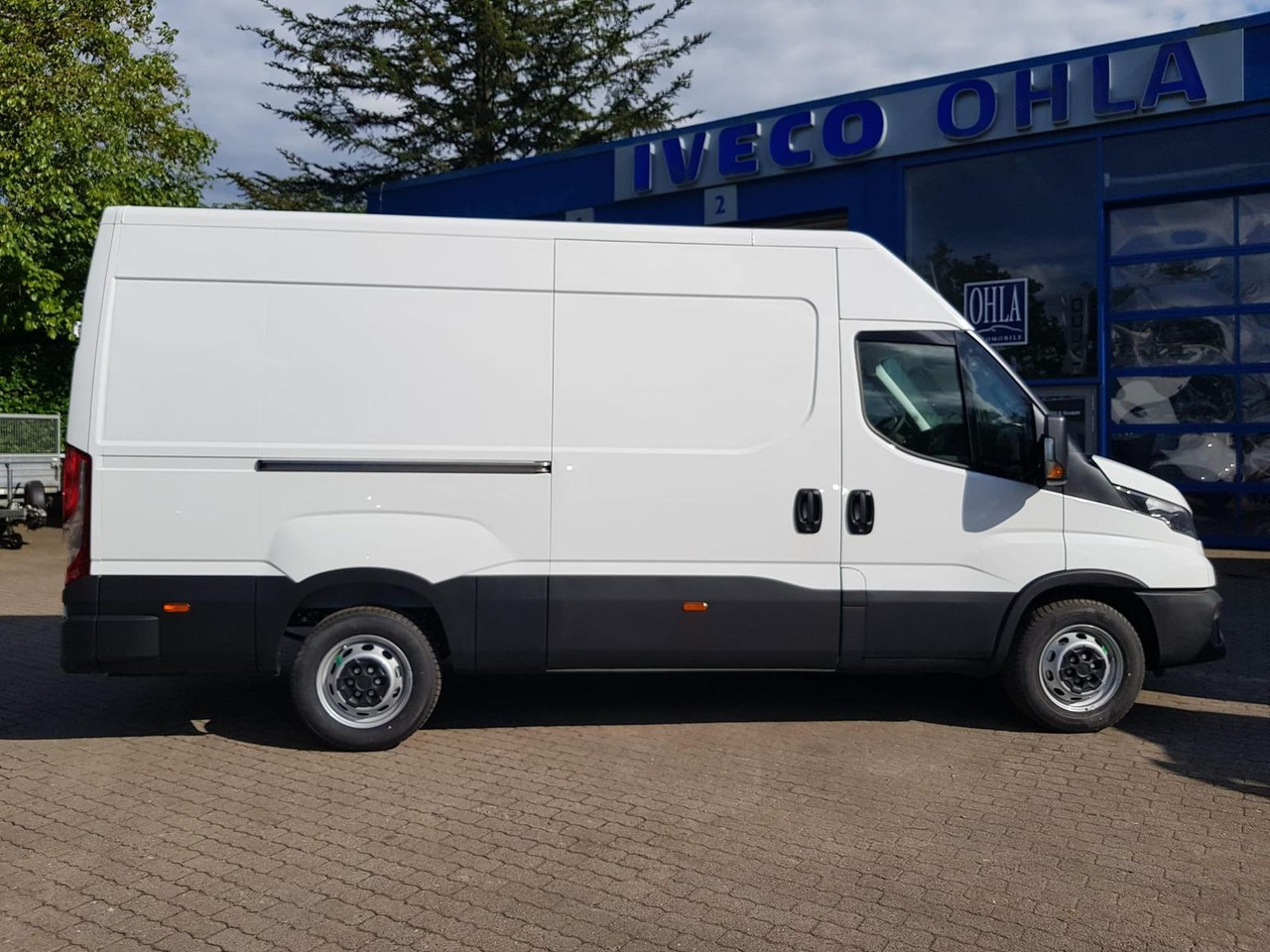 כלי רכב מסחרי עם לוח Iveco Daily 35S14A8 V Y mit Rückfahrkamera und Radi...: תמונה 7