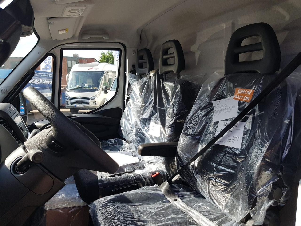 כלי רכב מסחרי עם לוח Iveco Daily 35S14A8 V Y mit Rückfahrkamera und Radi...: תמונה 11