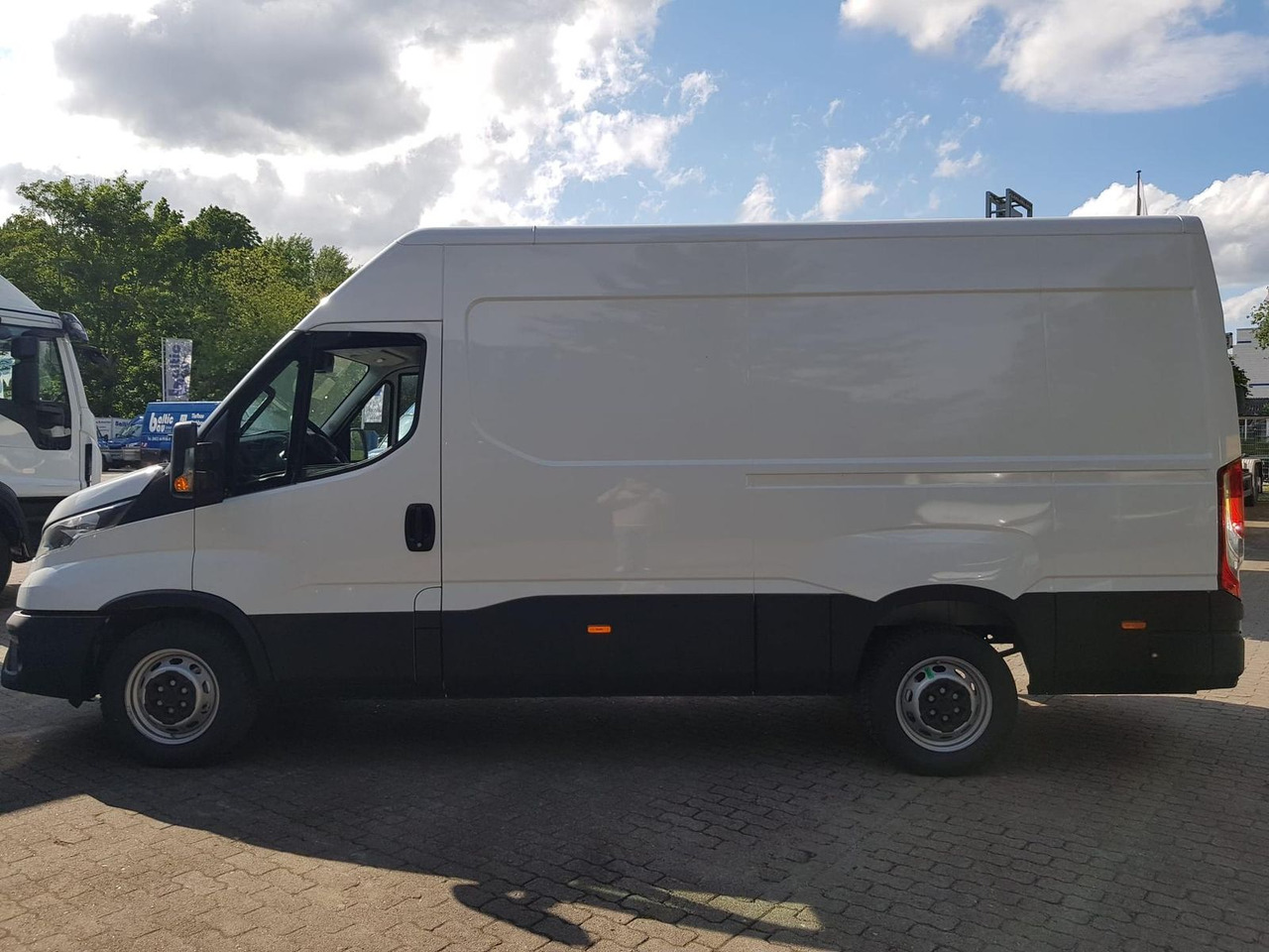 Iveco Daily 35S14A8 V Y mit Rückfahrkamera und Radi... - כלי רכב מסחרי עם לוח: תמונה 2 Iveco Daily 35S14A8 V Y mit Rückfahrkamera und Radi... - כלי רכב מסחרי עם לוח: תמונה 2