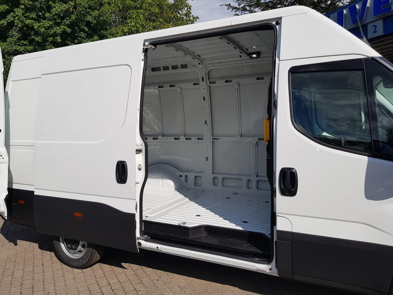 כלי רכב מסחרי עם לוח Iveco Daily 35S14A8 V Y mit Rückfahrkamera und Radi...: תמונה 8