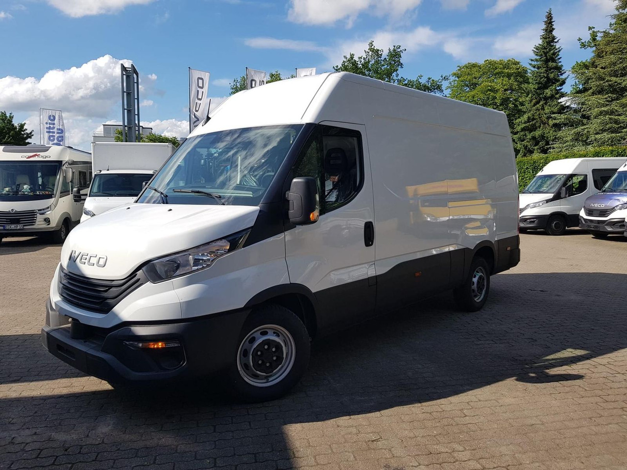 Iveco Daily 35S14A8 V Y mit Rückfahrkamera und Radi... - כלי רכב מסחרי עם לוח: תמונה 1 Iveco Daily 35S14A8 V Y mit Rückfahrkamera und Radi... - כלי רכב מסחרי עם לוח: תמונה 1