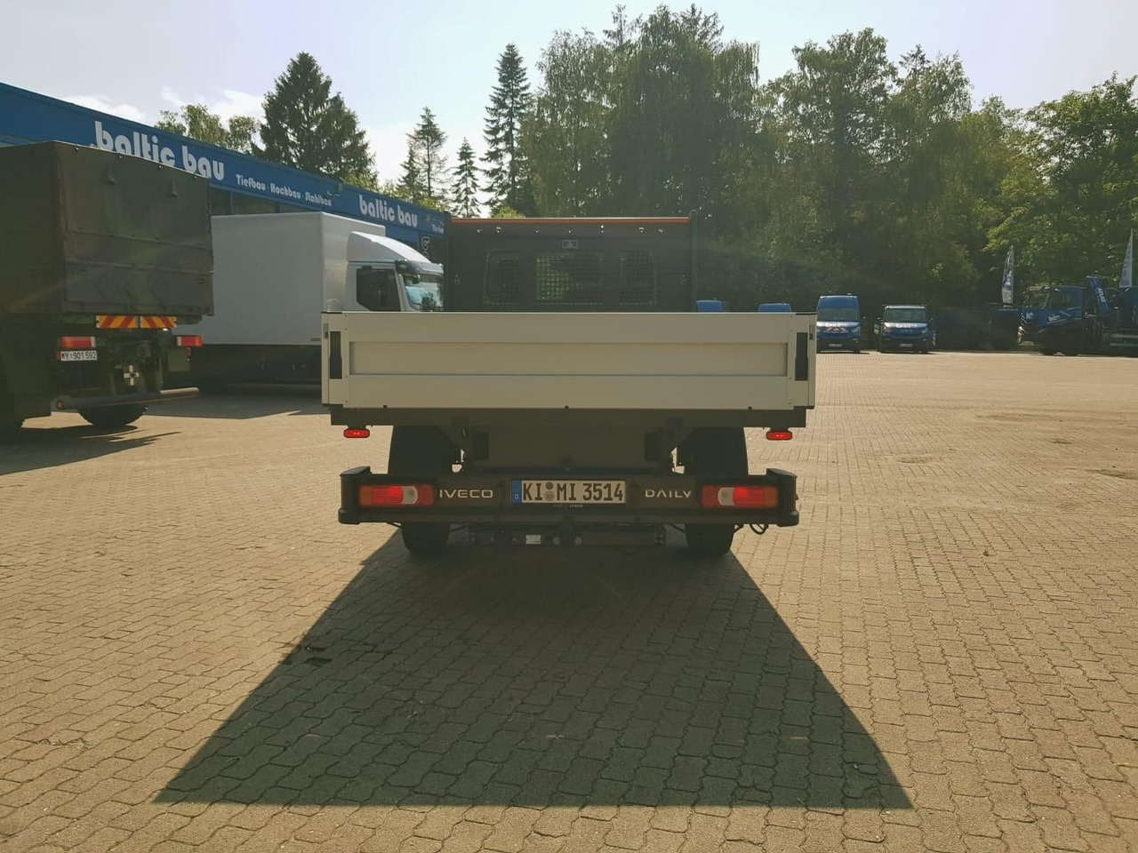 Iveco Daily 35S14HA8 Pritsche AHK 100 kW (136 PS),... - כלי רכב מסחרי במיטה שטוחה: תמונה 4 Iveco Daily 35S14HA8 Pritsche AHK 100 kW (136 PS),... - כלי רכב מסחרי במיטה שטוחה: תמונה 4