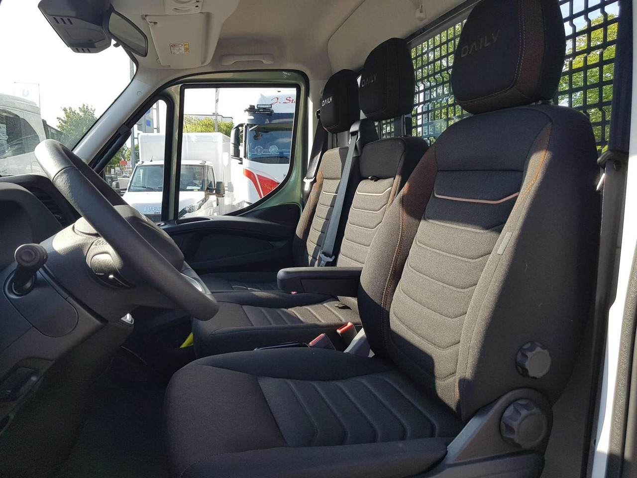 כלי רכב מסחרי במיטה שטוחה Iveco Daily 35S14HA8 Pritsche AHK 100 kW (136 PS),...: תמונה 12 כלי רכב מסחרי במיטה שטוחה Iveco Daily 35S14HA8 Pritsche AHK 100 kW (136 PS),...: תמונה 12