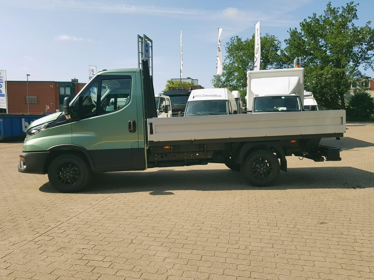Iveco Daily 35S14HA8 Pritsche AHK 100 kW (136 PS),... - כלי רכב מסחרי במיטה שטוחה: תמונה 2 Iveco Daily 35S14HA8 Pritsche AHK 100 kW (136 PS),... - כלי רכב מסחרי במיטה שטוחה: תמונה 2
