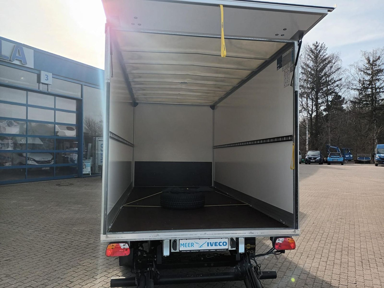 Iveco Daily 35S14HE Koffer LBW, Rückfahrkamera 2x a... - כלי רכב מסחרי עם תיבה: תמונה 5 Iveco Daily 35S14HE Koffer LBW, Rückfahrkamera 2x a... - כלי רכב מסחרי עם תיבה: תמונה 5