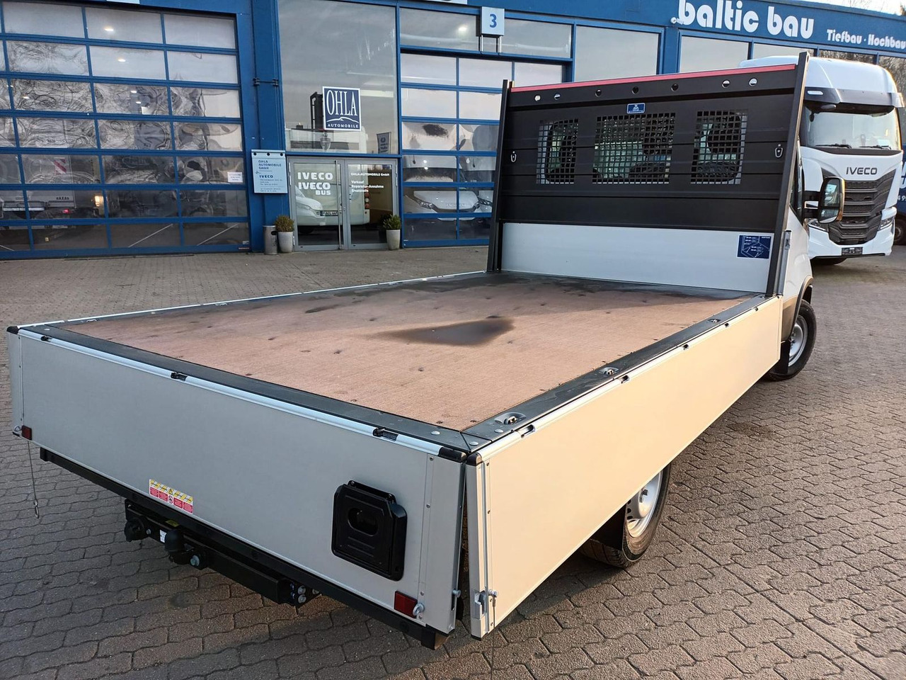Iveco Daily 35S16H3.0 Pritsche,AHK, Rückfahrkamera... - כלי רכב מסחרי במיטה שטוחה: תמונה 4 Iveco Daily 35S16H3.0 Pritsche,AHK, Rückfahrkamera... - כלי רכב מסחרי במיטה שטוחה: תמונה 4