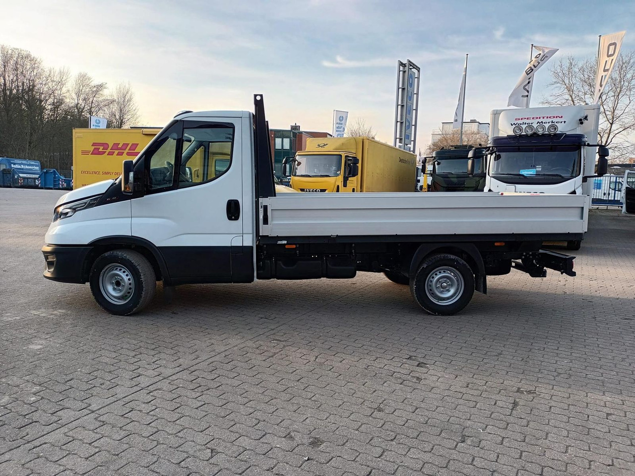 Iveco Daily 35S16H3.0 Pritsche,AHK, Rückfahrkamera... - כלי רכב מסחרי במיטה שטוחה: תמונה 2 Iveco Daily 35S16H3.0 Pritsche,AHK, Rückfahrkamera... - כלי רכב מסחרי במיטה שטוחה: תמונה 2