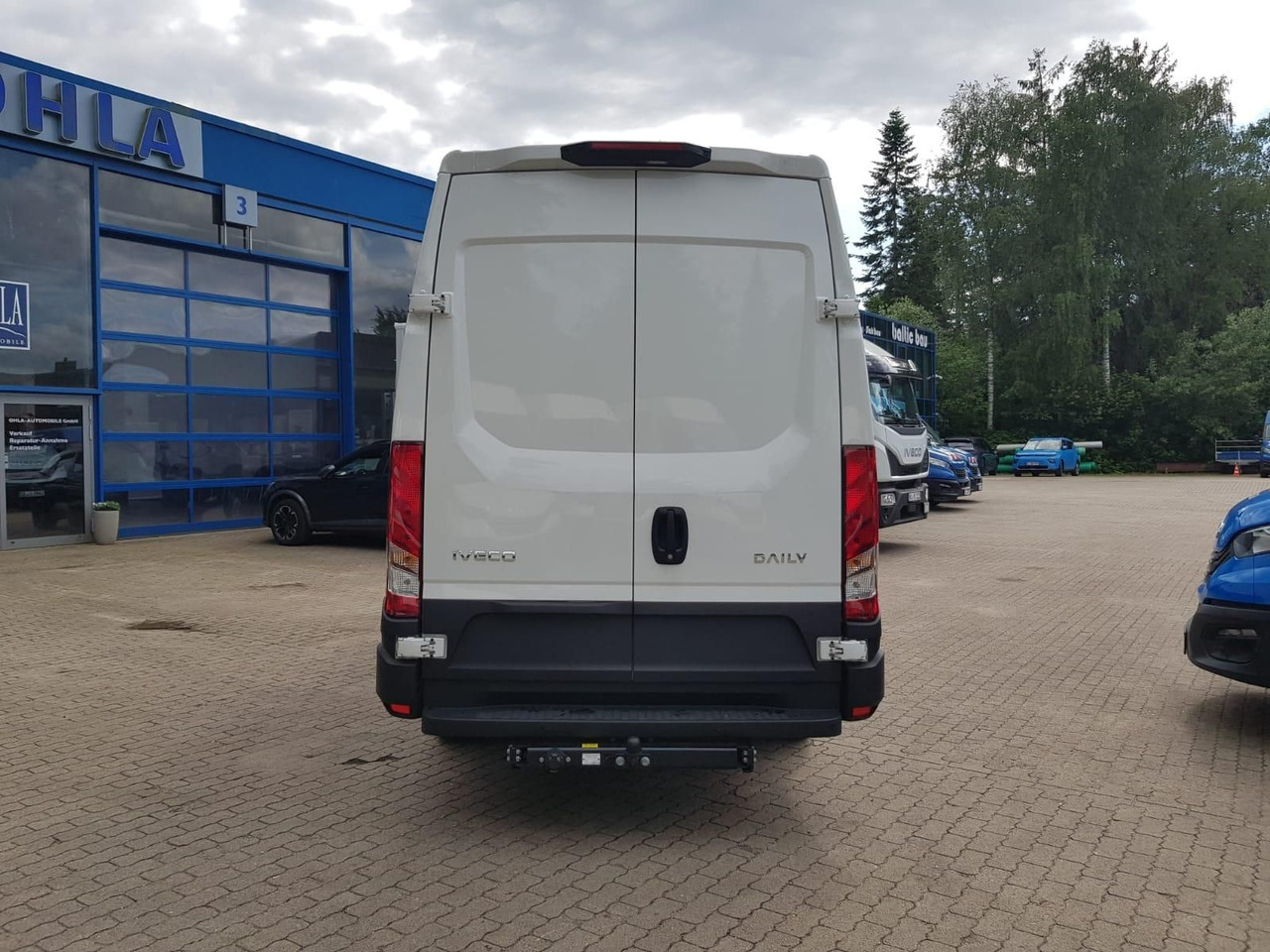 Iveco Daily 35S18HA8 V 3520L mit AHK, Rückfahrkamer... - כלי רכב מסחרי עם לוח: תמונה 4 Iveco Daily 35S18HA8 V 3520L mit AHK, Rückfahrkamer... - כלי רכב מסחרי עם לוח: תמונה 4