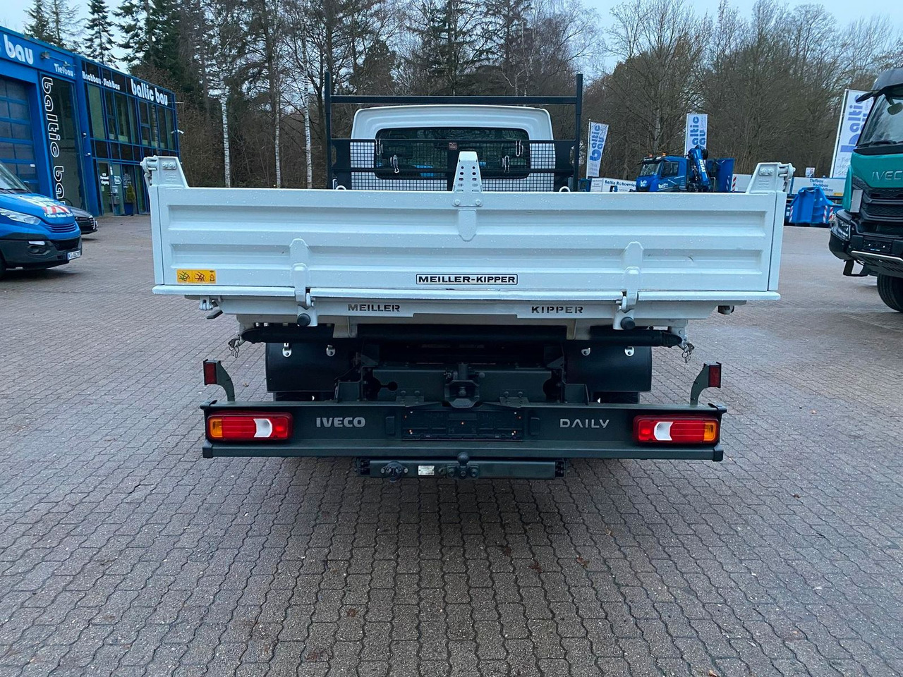 Iveco Daily 70C18H Meiler Dreiseitenkipper*AHK*RADI... - כלי רכב מסחרי מזהיר: תמונה 4 Iveco Daily 70C18H Meiler Dreiseitenkipper*AHK*RADI... - כלי רכב מסחרי מזהיר: תמונה 4