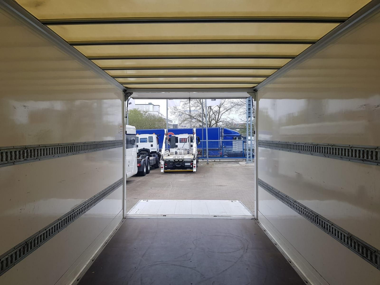 כלי רכב מסחרי עם תיבה Iveco Daily 70C18HA8/P Koffer, Luftfederung, Kamera: תמונה 8