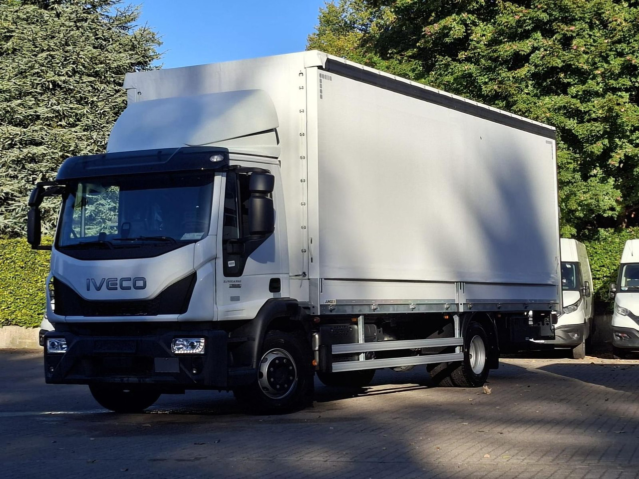 Iveco ML120E25/P JUNGE KOFFER LBW 1,5t AHK 185 kW (... - משאית: תמונה 1 Iveco ML120E25/P JUNGE KOFFER LBW 1,5t AHK 185 kW (... - משאית: תמונה 1