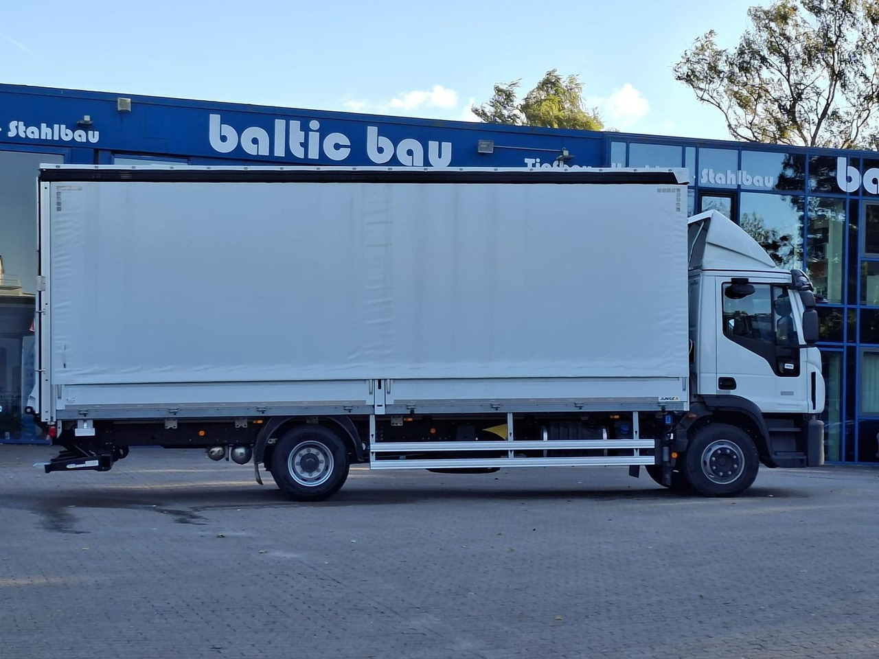 Iveco ML120E25/P JUNGE KOFFER LBW 1,5t AHK 185 kW (... - משאית: תמונה 3 Iveco ML120E25/P JUNGE KOFFER LBW 1,5t AHK 185 kW (... - משאית: תמונה 3