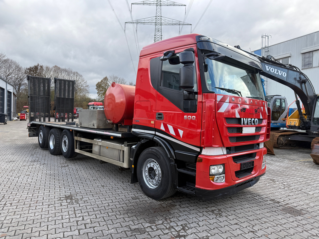Iveco 4-Achs Baumaschinentransporter hydr. Rampe - משאית הובלה אוטומטית: תמונה 3 Iveco 4-Achs Baumaschinentransporter hydr. Rampe - משאית הובלה אוטומטית: תמונה 3
