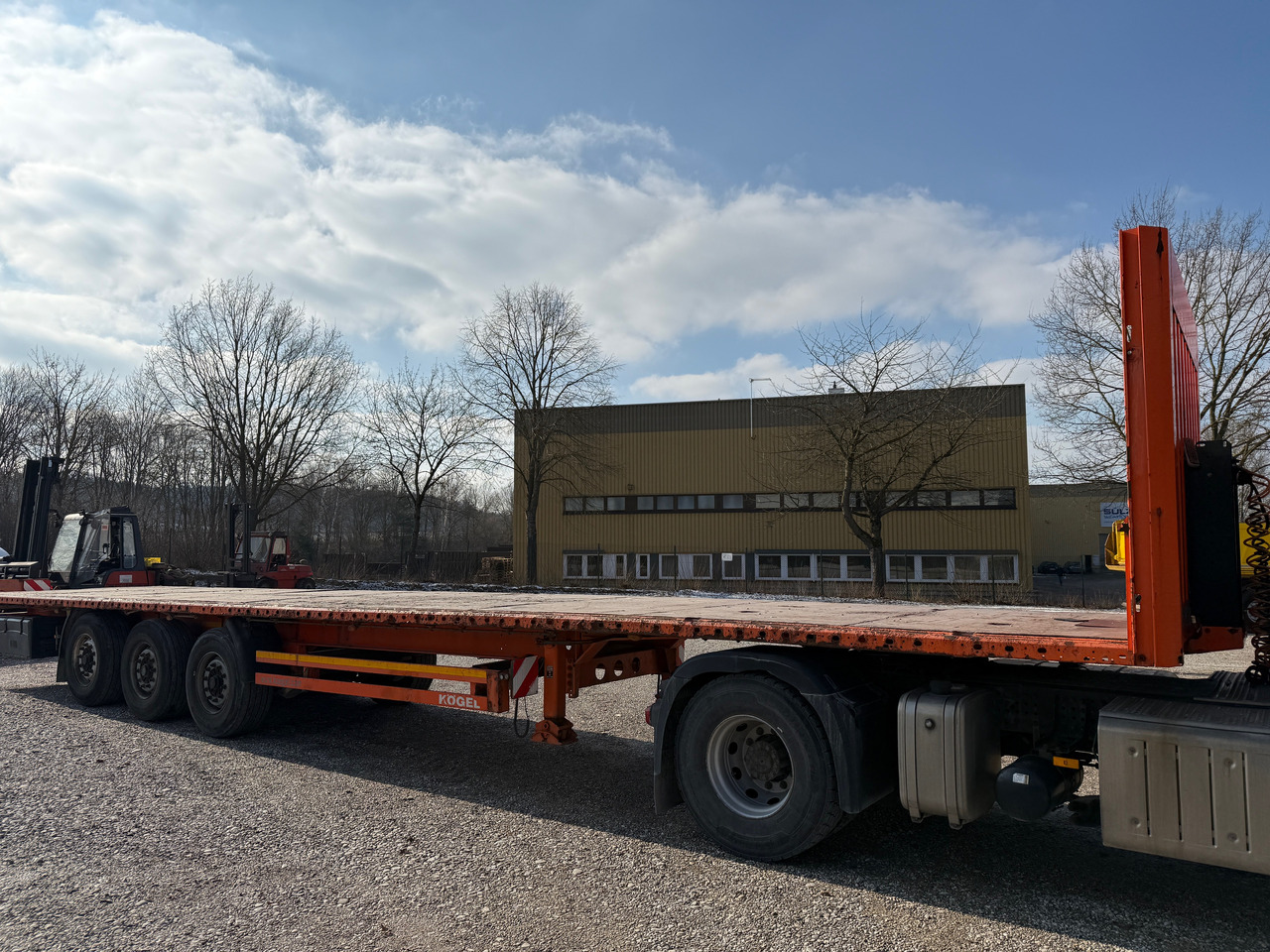 Kögel S24-1 Pritschenauflieger - סמיטריילר צד נופל/ שטוח: תמונה 4 Kögel S24-1 Pritschenauflieger - סמיטריילר צד נופל/ שטוח: תמונה 4