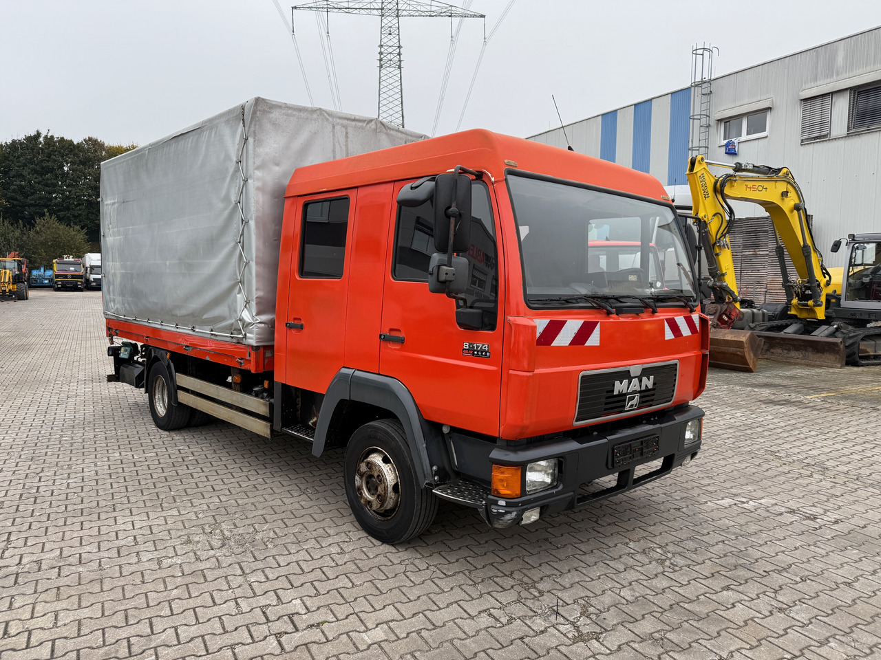 MAN 8.174 Pritsche+Plane+Ladebordwand DOKA L2000 - משאית וילונות צד: תמונה 3 MAN 8.174 Pritsche+Plane+Ladebordwand DOKA L2000 - משאית וילונות צד: תמונה 3