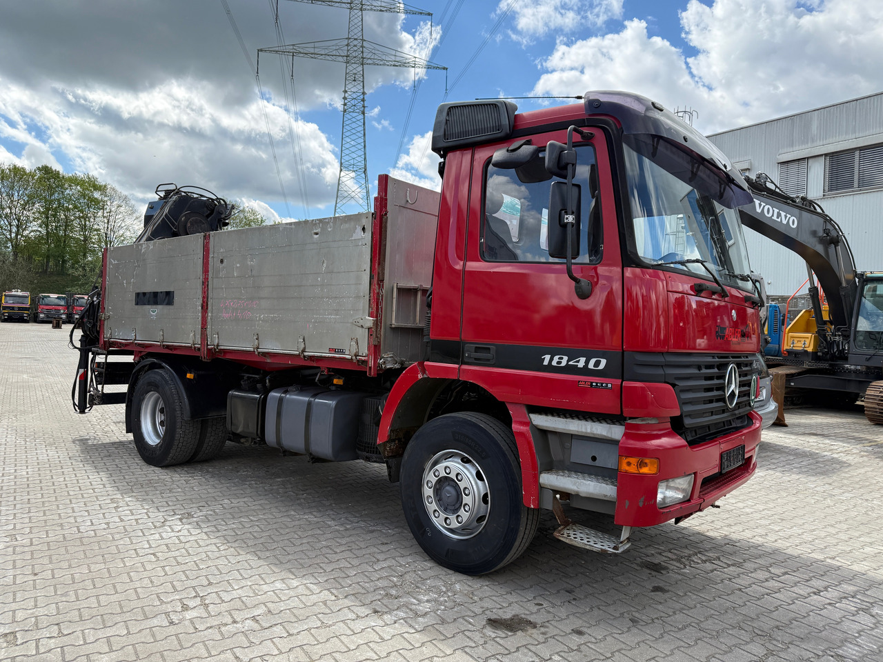 Mercedes-Benz 1840 Actros 2-Seiten-Kipper mit Kran Hiab 125-3 mit Funk - משאית צד נופל/ שטוחה, משאית מנוף: תמונה 3 Mercedes-Benz 1840 Actros 2-Seiten-Kipper mit Kran Hiab 125-3 mit Funk - משאית צד נופל/ שטוחה, משאית מנוף: תמונה 3