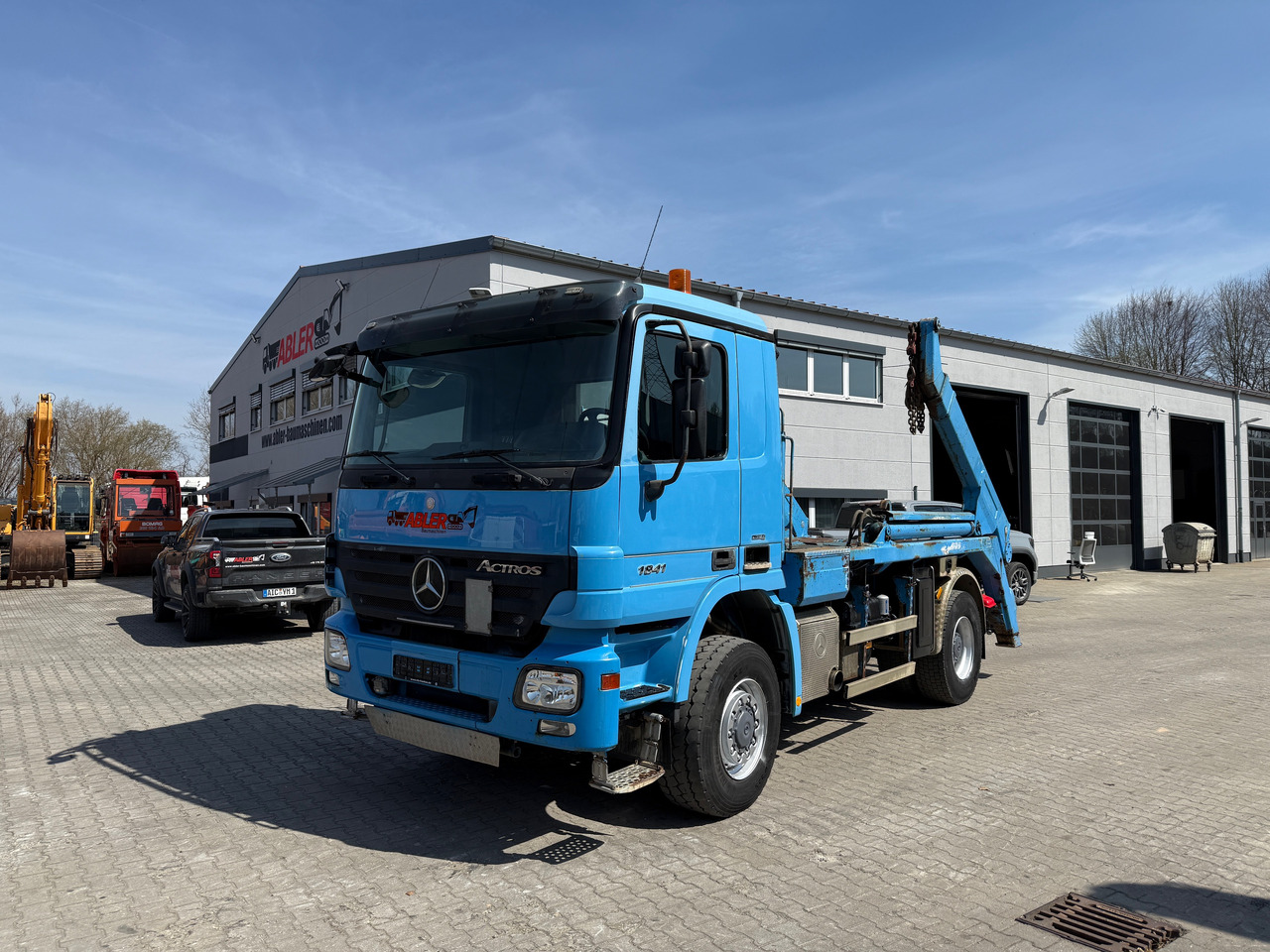 Mercedes-Benz 1841 Actros MP2 Absetzkipper 4x4 Allrad Klima - משאית דילוג העמסה: תמונה 2 Mercedes-Benz 1841 Actros MP2 Absetzkipper 4x4 Allrad Klima - משאית דילוג העמסה: תמונה 2