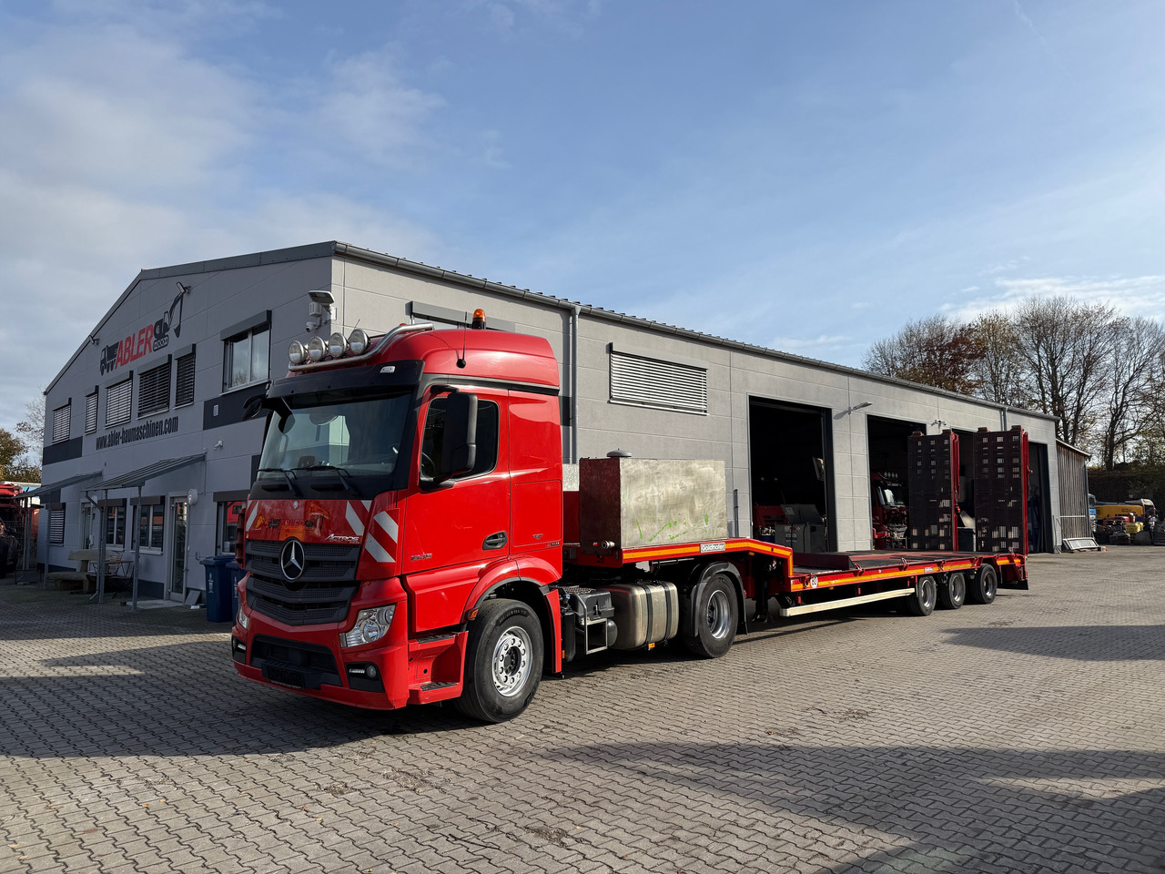 Mercedes-Benz 1845 Actros mit Goldhofer Tieflader - יחידת טרקטור, סמיטריילר עם מטען נמוך: תמונה 2 Mercedes-Benz 1845 Actros mit Goldhofer Tieflader - יחידת טרקטור, סמיטריילר עם מטען נמוך: תמונה 2